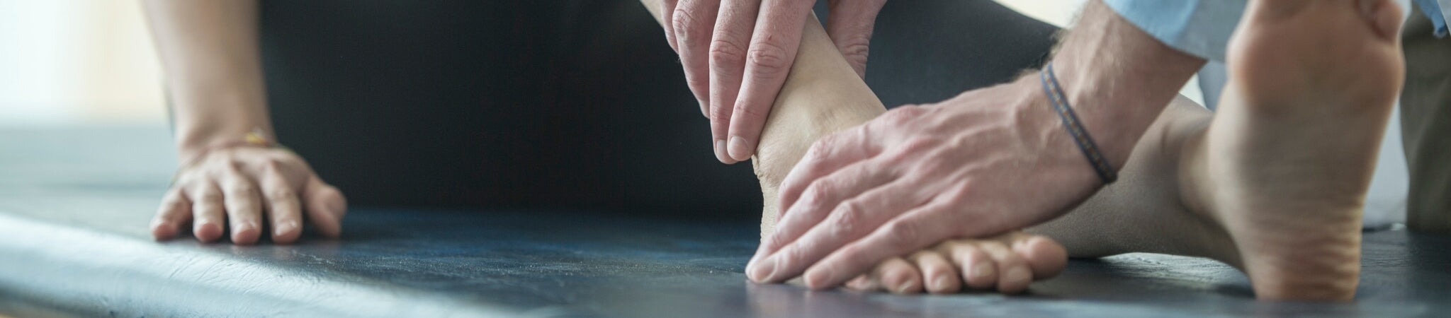 Get to know the many benefits con foot excersice to relieve pain. Get to know the stand strong arch foot support for heel pain, plantar fasciitis, foot injuries and flat feets.